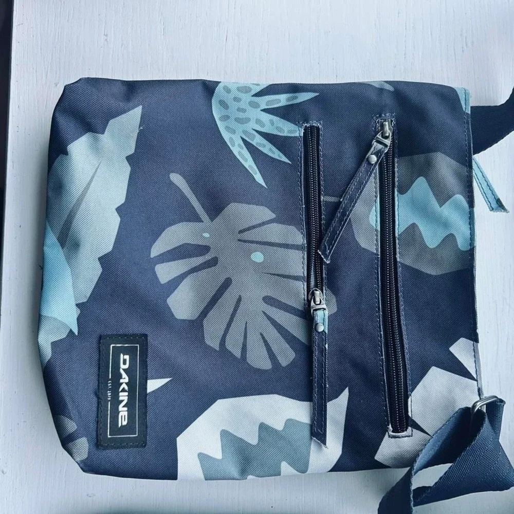 Dakine purse and wallet set NWOT blue tropical print crossbody storage‎